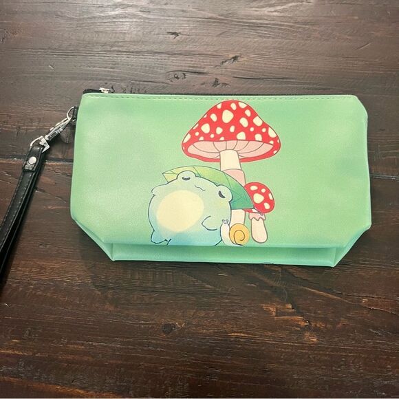 Green Small Pouch with Mushroom Design - Picture 2 of 4